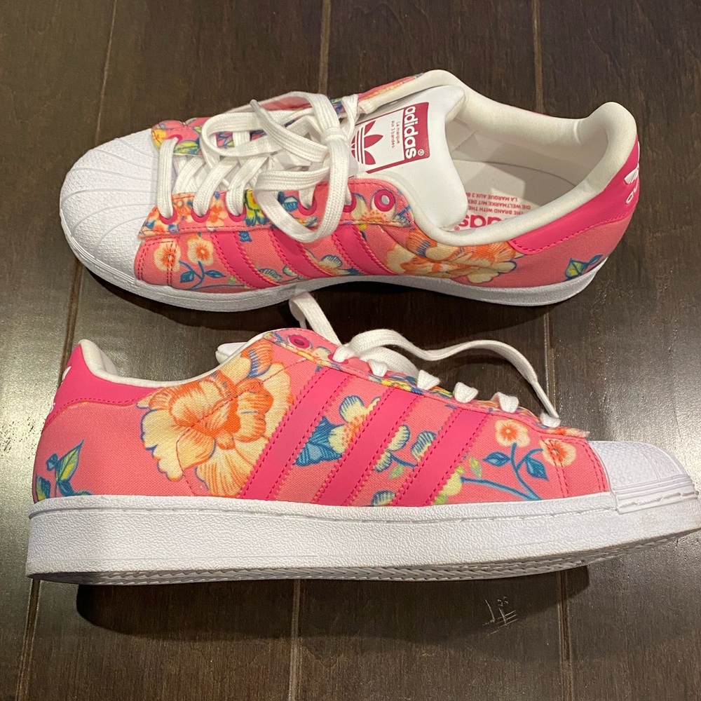 Like New! Floral adidas sneakers